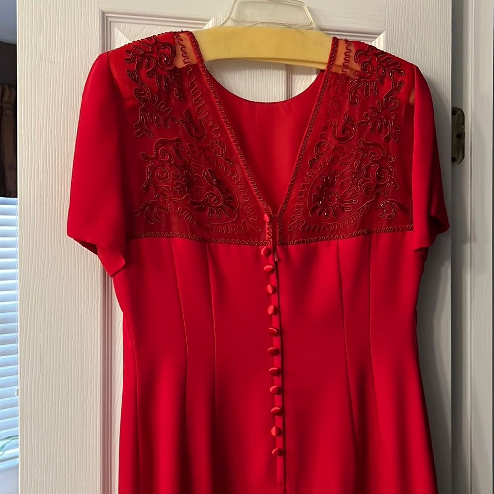 DONNA MORGAN red crepe dress with netted lace and sequin back. Faux button back.